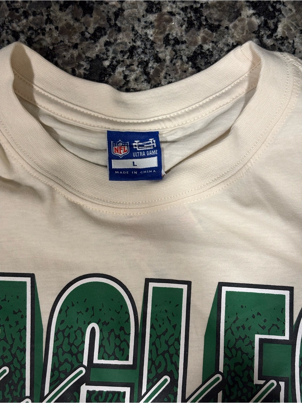 NFL Philadelphia Eagles Kelly Green Vintage Cream White Graphic Tee Mens - Picture 3 of 4